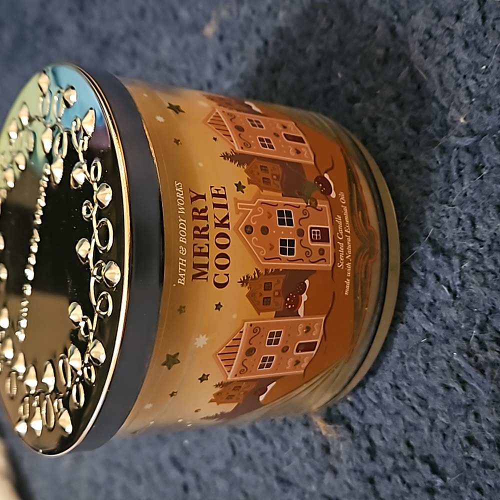Bath and  body works MERRY COOKIE 2 wick candle new